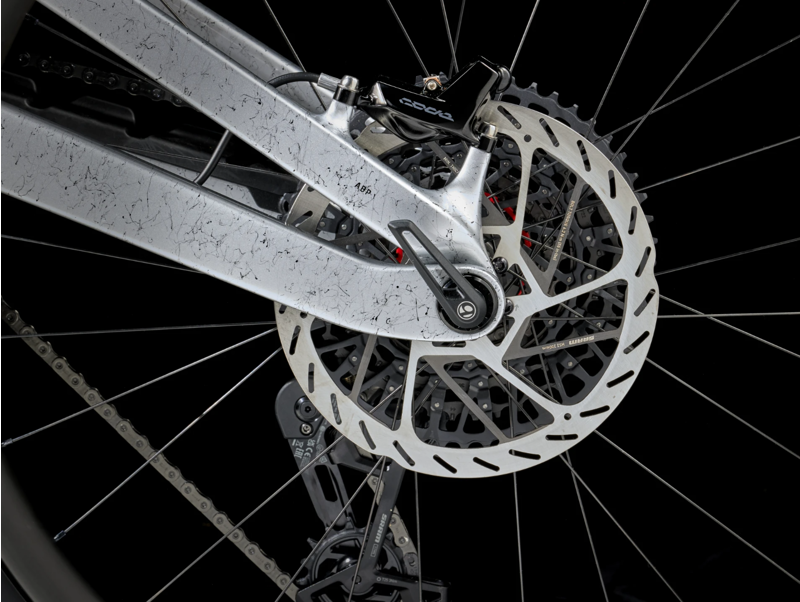 Trek Slash 9.9 XO AXS Gen 6 Full Suspension Mountain Bike 2024 in Argent Drizzle-8